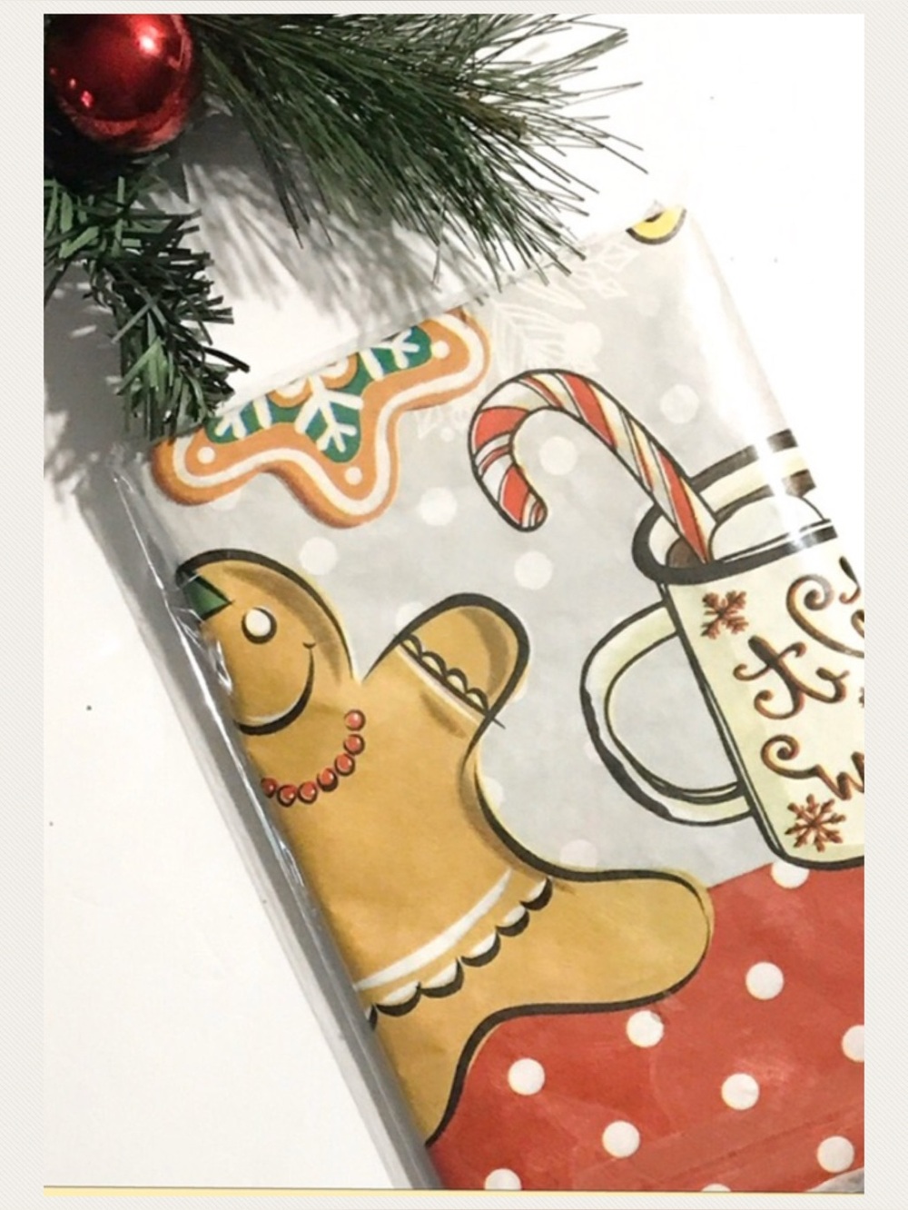 NWT Fun Tan And Red Xmas Gingerbread Tablecloth